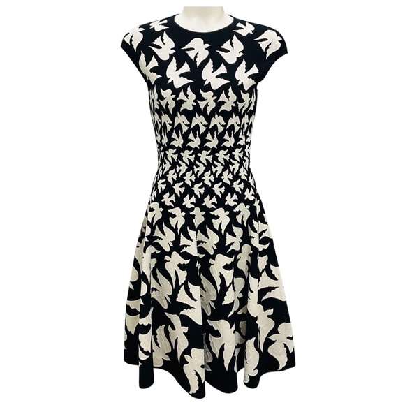 Alexander McQueen Dresses & Skirts - ALEXANDER MCQUEEN BLACK / WHITE BIRD PRINT CAP SLEEVED FLARED KNIT DRESS